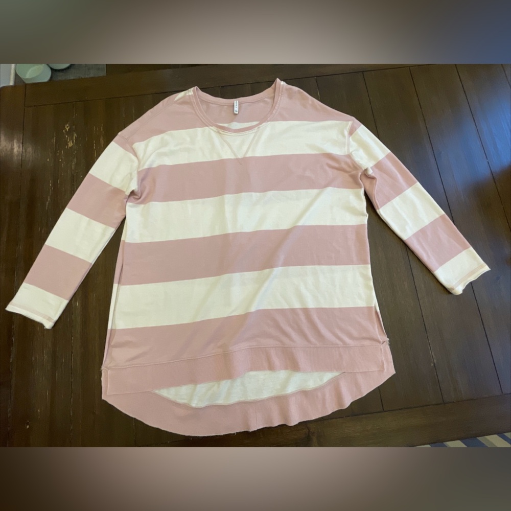 Z supply sweatshirt with side splits size large